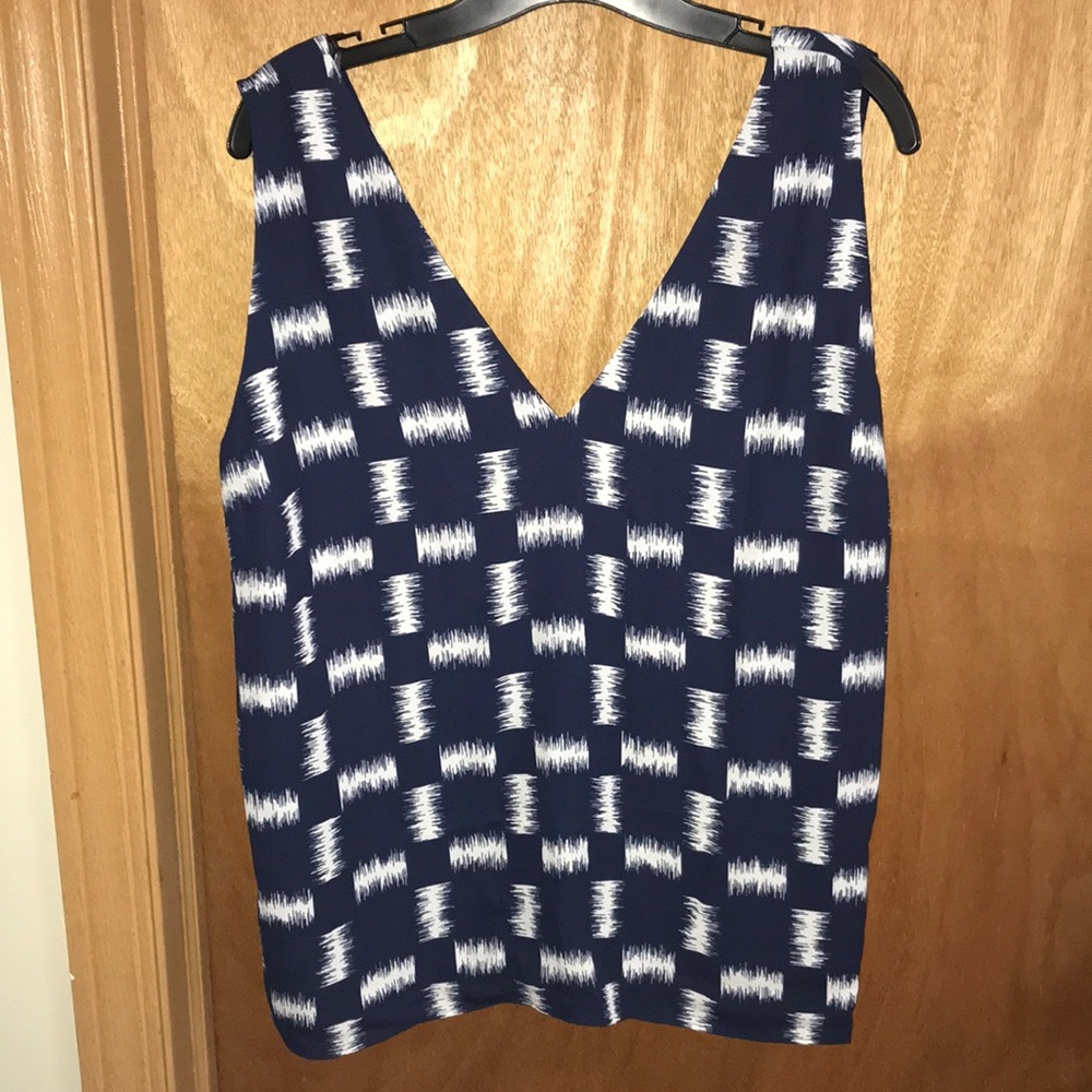 The Limited tank style sleeveless blouse. “Wear to Work” blue plaid print sz XL